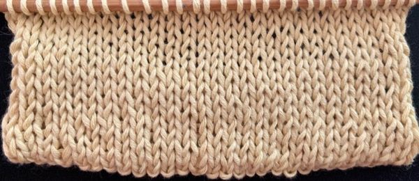 Come fare un orlo in rilievo a maglia (tecnica bottom up)